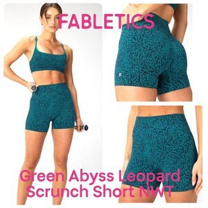 Fabletics Scrunch Shorts 4” Green Abyss Leopard NWT Size L